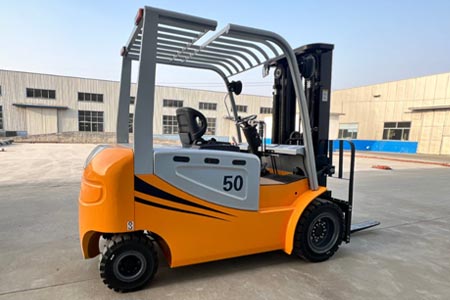 Lithium four-wheel forklift