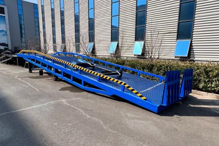Fixed dock leveler