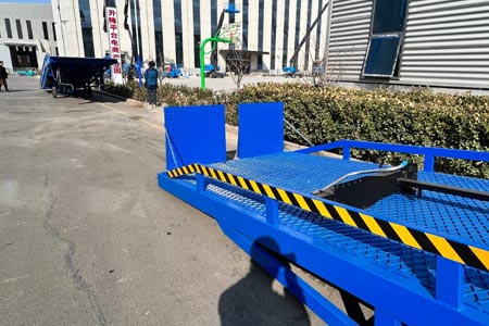 Mobile dock leveler