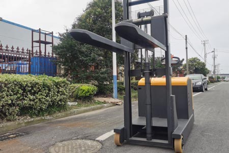 Steering repair for stand-on stacker