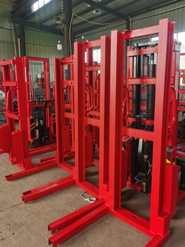 Manual lifting stacker