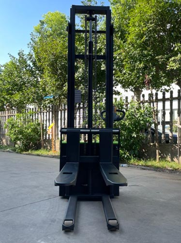 Advantages of walk-behind stacker