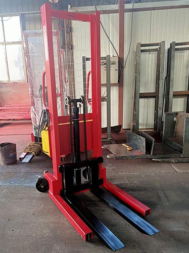 1 ton capacity stacker