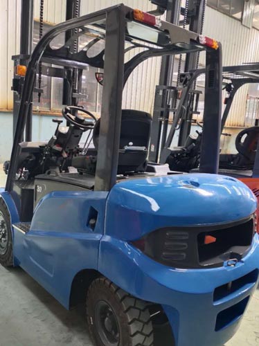 Durable heavy-duty diesel forklift