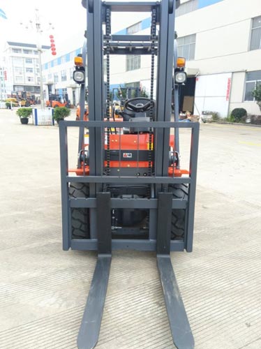 Industrial diesel counterbalance forklift