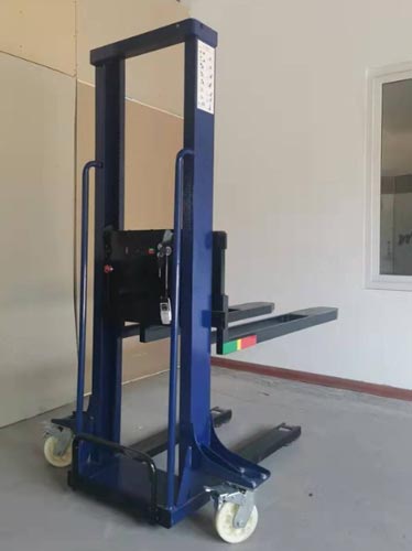 Portable self-lifting stacker