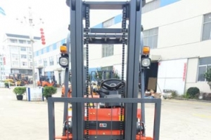 Rugged Industrial Diesel Forklift For Steel Plant, Construction & Mining Sites