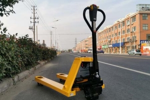 Does Walk-behind Pallet Truck Occupy Large Floor Space? Actual Size Data
