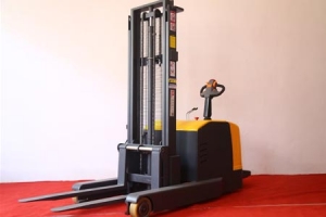 Can Stand-on Reach Electric Stacker Fit Small Warehouses With 2m Aisles?