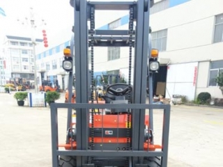 Rugged Industrial Diesel Forklift For Steel Plant, Construction & Mining Sites