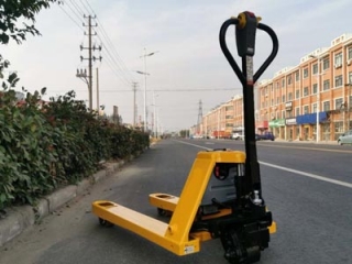 Does Walk-behind Pallet Truck Occupy Large Floor Space? Actual Size Data