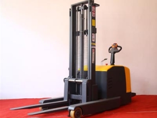 Can Stand-on Reach Electric Stacker Fit Small Warehouses With 2m Aisles?
