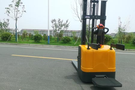 Electric double pallet stacker
