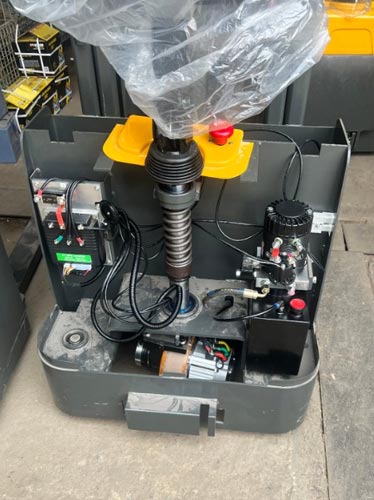 Internal structure of electric stacker
