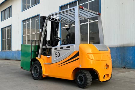 NEW NEWTON four-wheel forklift