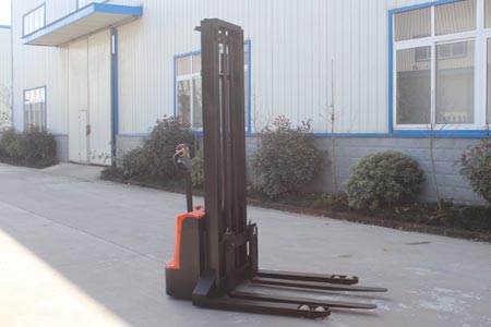 Walk-behind straddle leg stacker