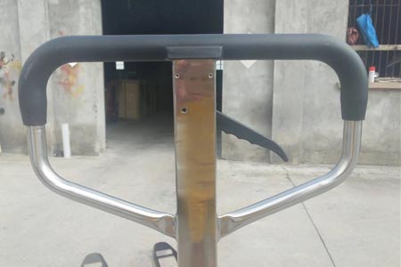 Manual hydraulic pallet truck