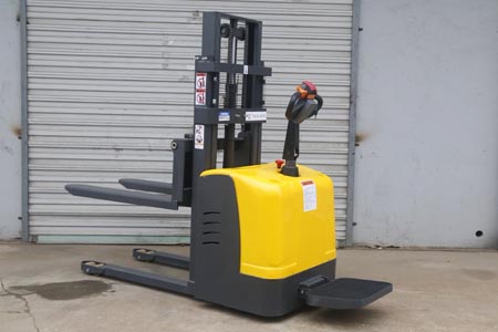NEWNEWTON stand-on stacker