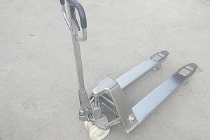 Why Food Factories Adopt Stainless Steel Manual Hydraulic Pallet Truck