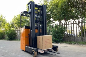 How To Select Suitable Ride-on Reach Stacker Based On Warehouse Parameters