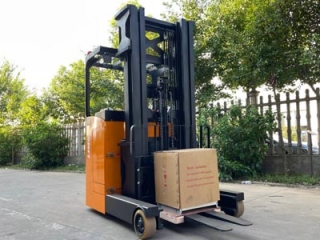 How To Select Suitable Ride-on Reach Stacker Based On Warehouse Parameters