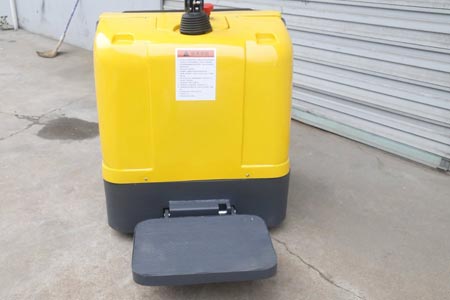 Foot pedal for stand-on pallet truck