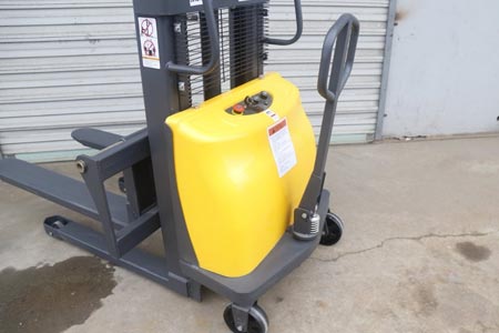 Electric lifting stacker