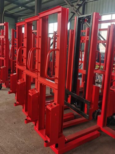 Manual hydraulic stacker