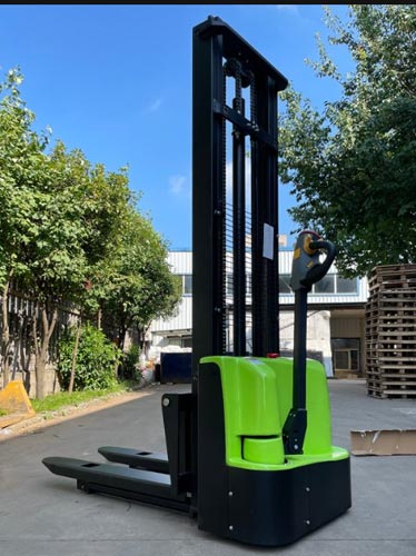 Reduce stacker malfunctions