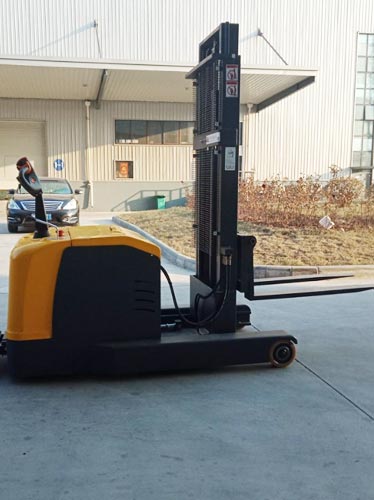 Stand-on reach stacker
