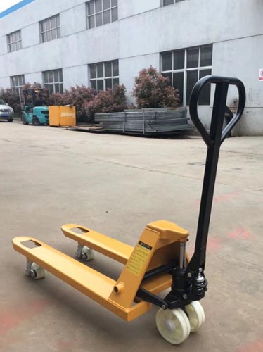 Manual pallet truck