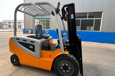 Electric forklift