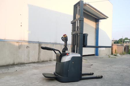 Electric double pallet stacker