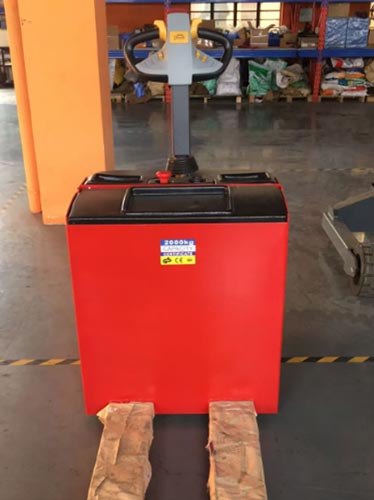 Walk-behind electric pallet jack