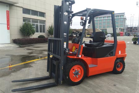 Heavy-duty forklift comparison
