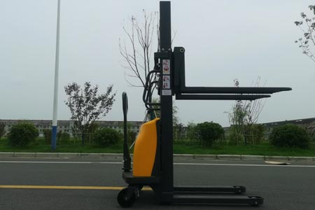 Will The Semi-electric Stacker Be Damaged By Rain? Rainwater Treatment Steps