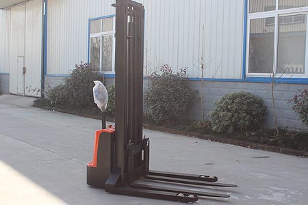 Hydraulic faults of straddle stacker