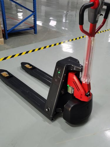 Walk-behind pallet jack