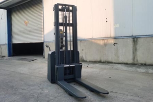 Stand-on Electric Double Pallet Stacker | Factory Supplier Newnewton