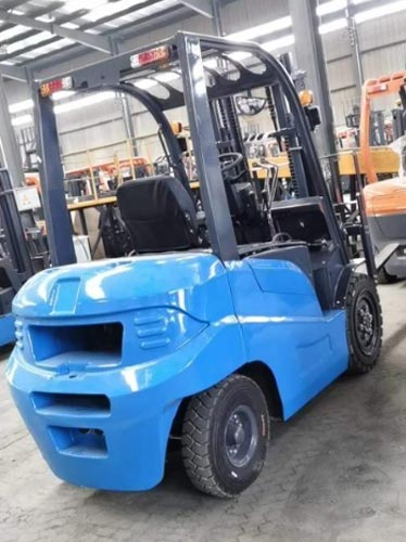 Refueling for diesel forklift