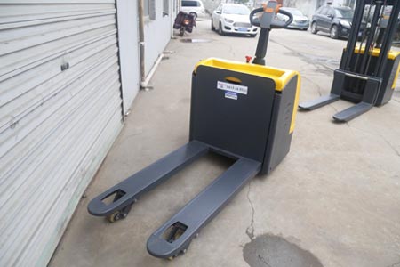 Stand-on Electric Pallet Jack