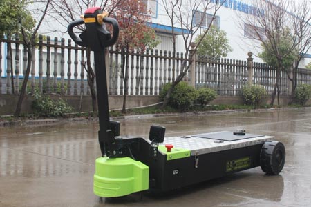 Full electric towing tractor