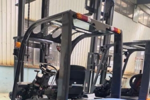 Fuel Powered Forklift VS Electric Forklift 6 Core Performance Comparison