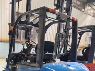 Fuel Powered Forklift VS Electric Forklift 6 Core Performance Comparison