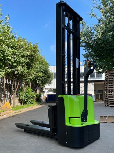 Walk-behind VS Stand-on Forklift