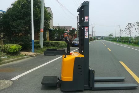 Stand-on Electric Pallet Stacker