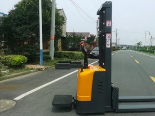 Stand-on Electric Stacker Factory Direct Supply With Abundant Ready Stock