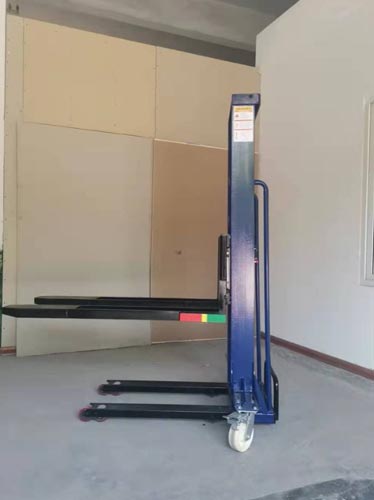Electric Self-Propelled Scissor Lift