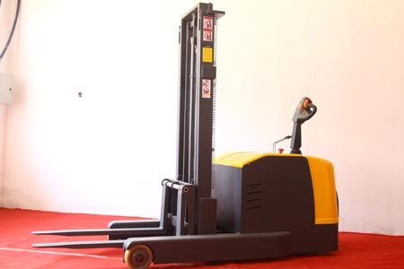 Narrow Aisle Reach Truck