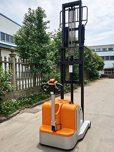 Daily Maintenance for Counterbalance Stacker